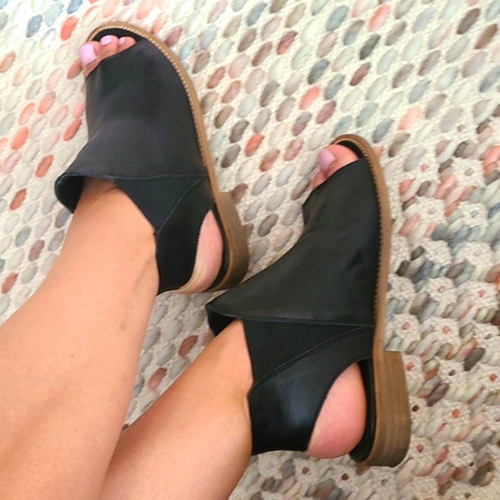 Leather sandals size 8